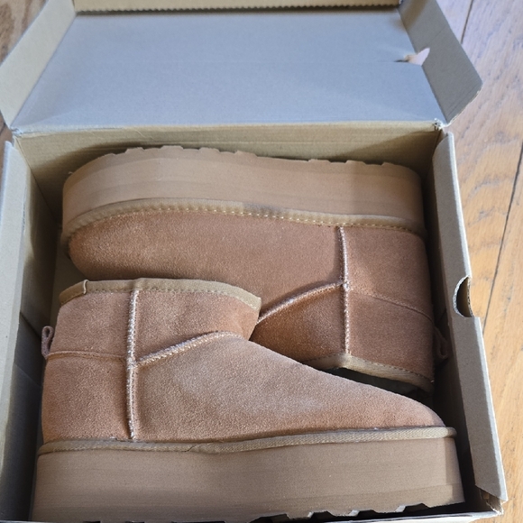 NWOT - Women's Tan Ankle Boots - Picture 5 of 6